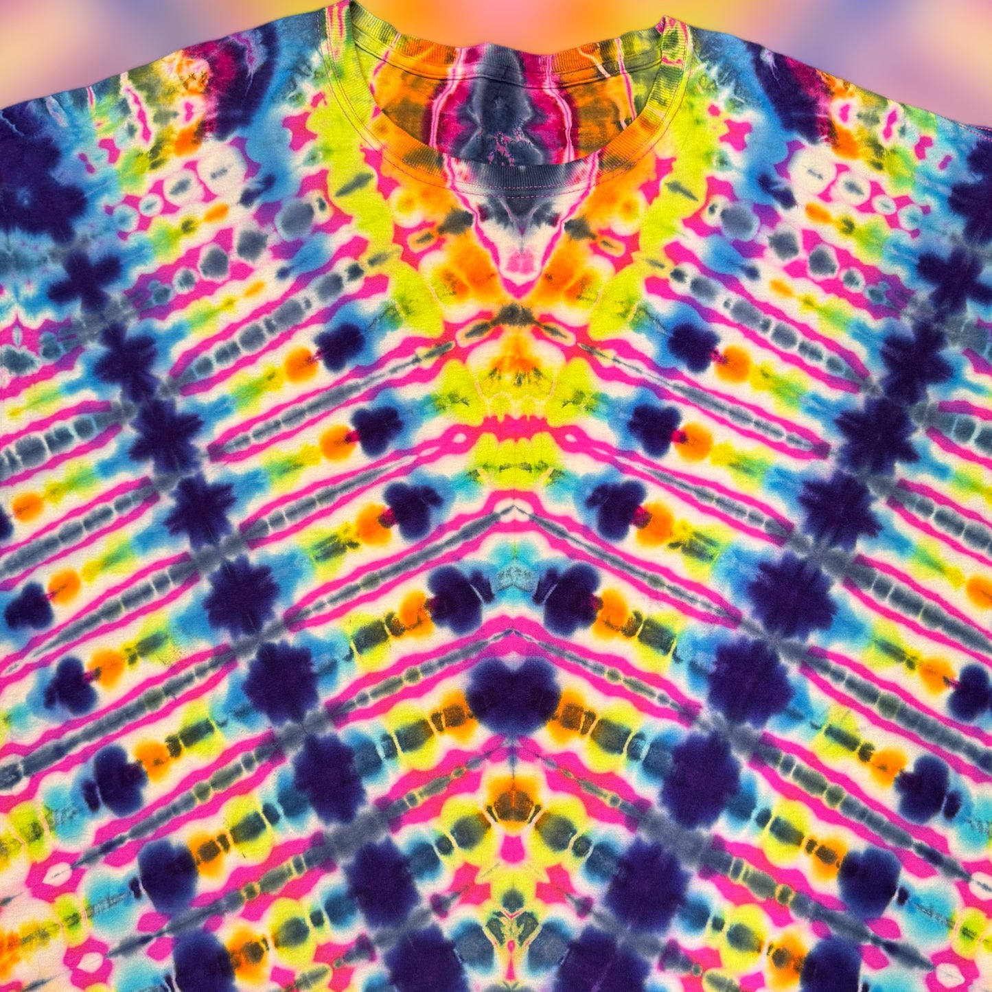 XXL - pink reverse dyed rainbow vee pleat tee