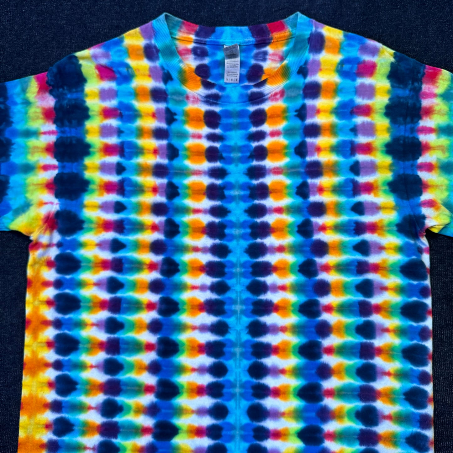 M - rainbow wigwag tee