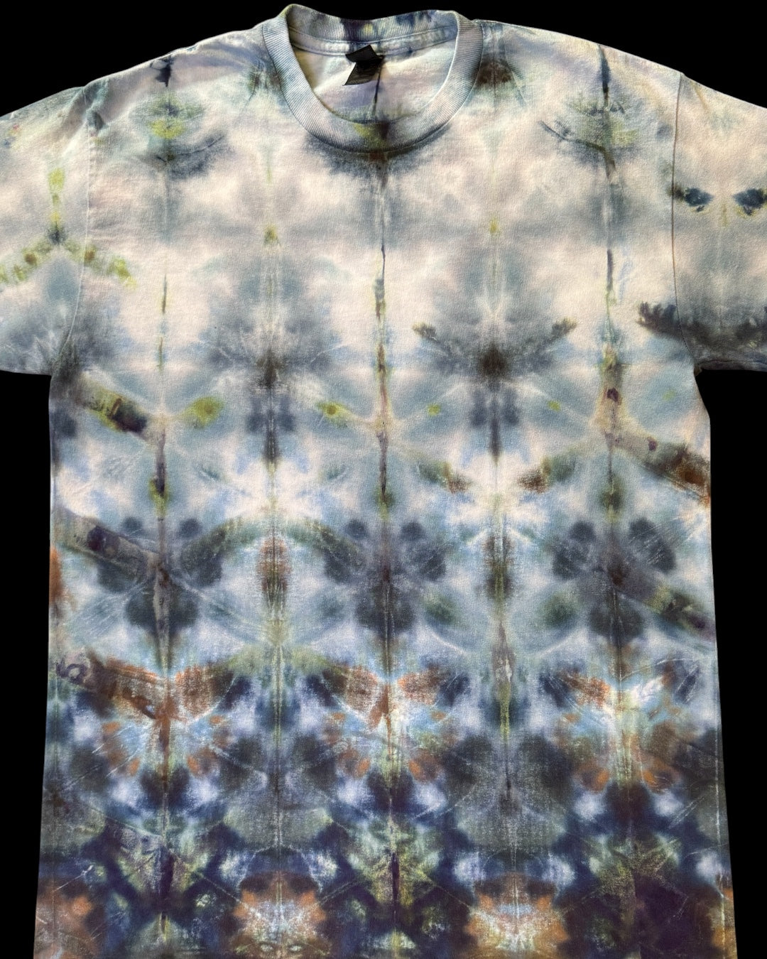 M - ice dyed blue gray avalon sekka shibori tee