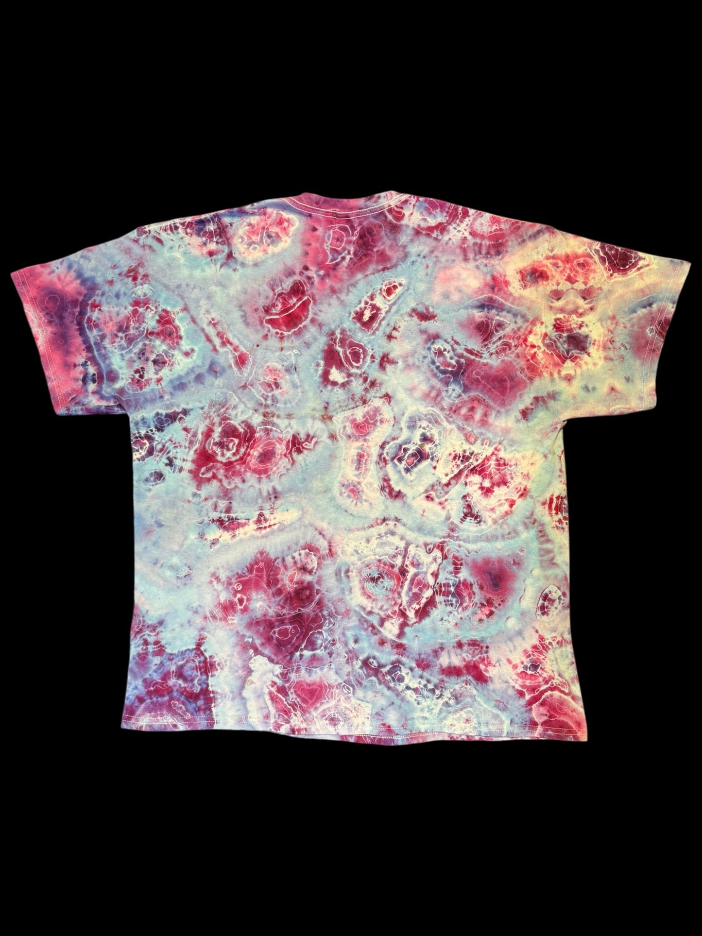 XL - ice dyed heart with micro geodes tee