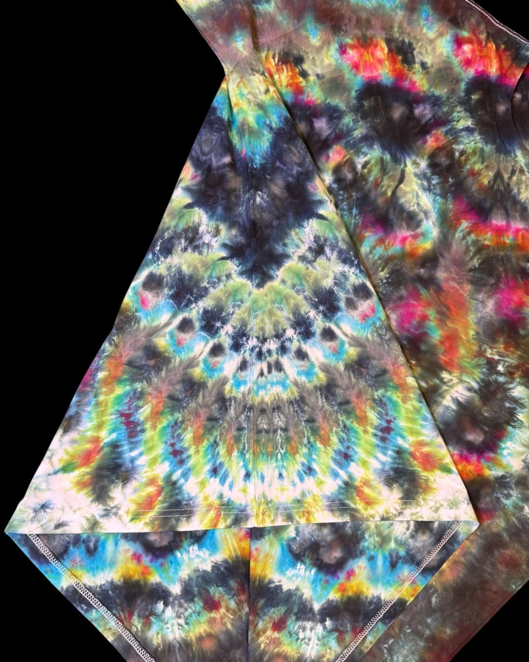 XXXL - ice dyed dark rainbow cosmic roll tee