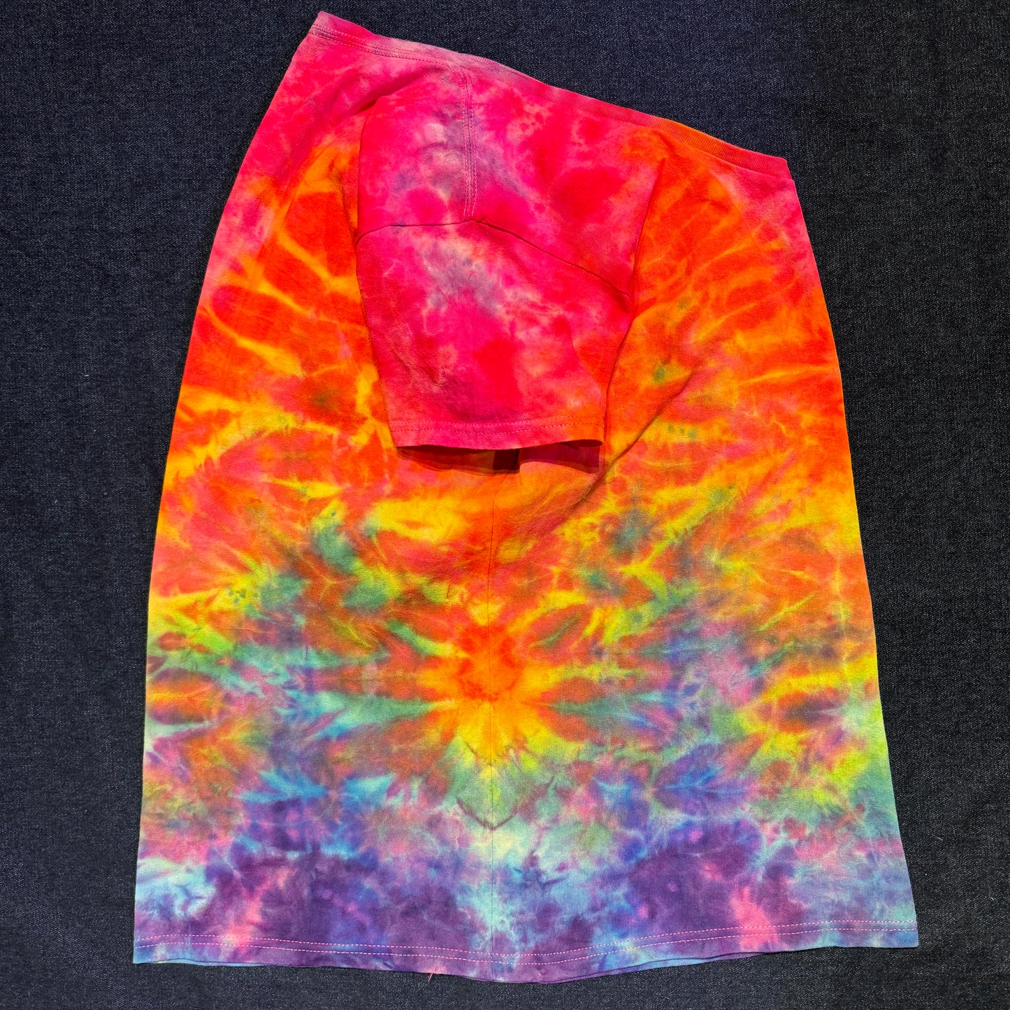 L - pink reverse dyed rainbow scrunch ladies vee tee