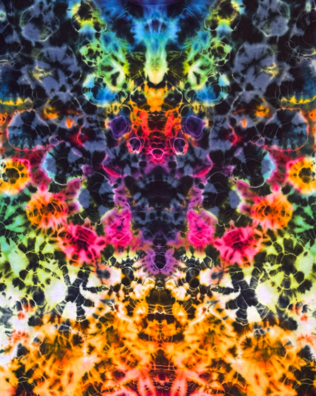 M - cosmic rainbow kenney style tee