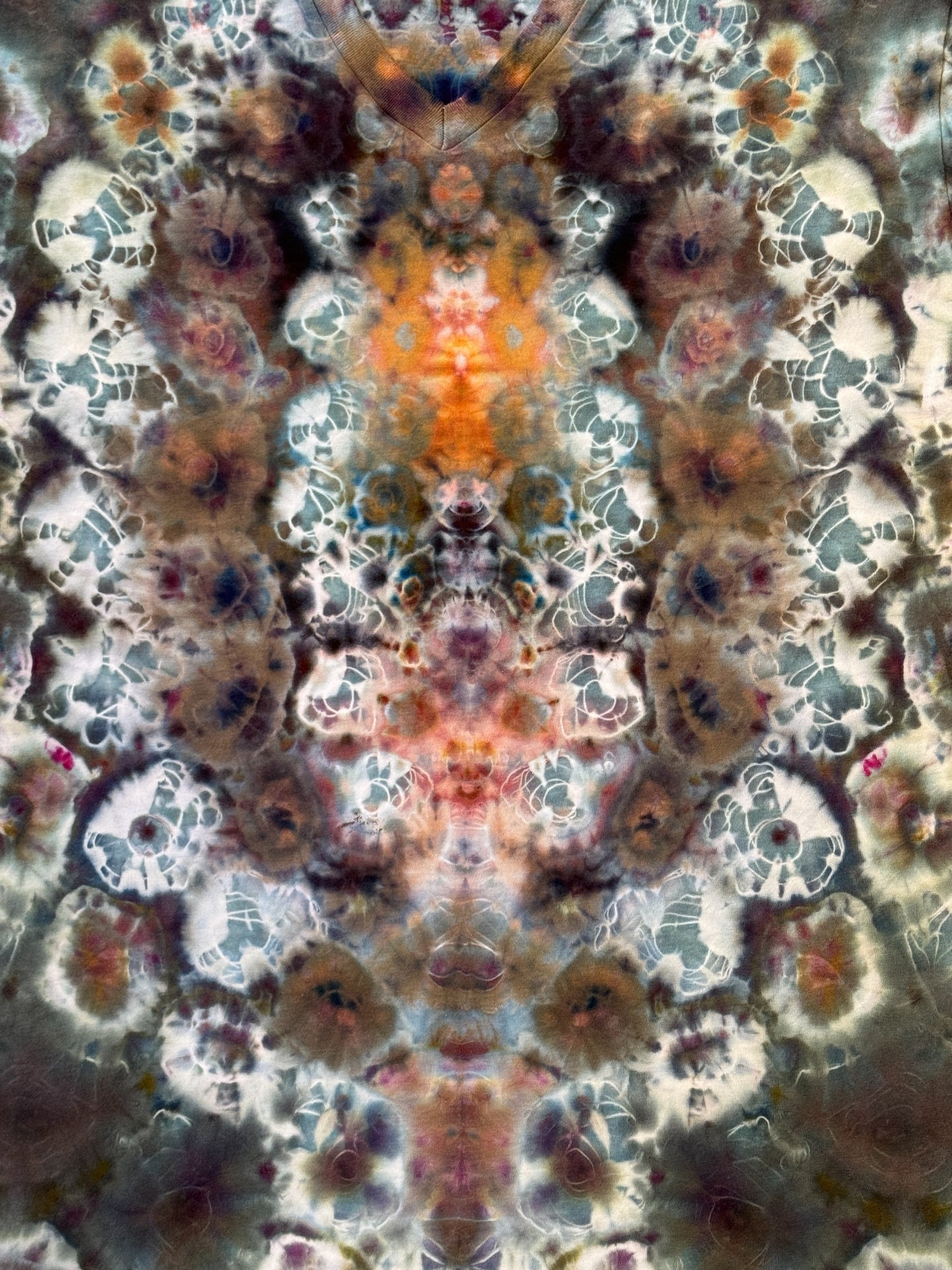 M - ice dyed earth toned kenney style vee neck tee