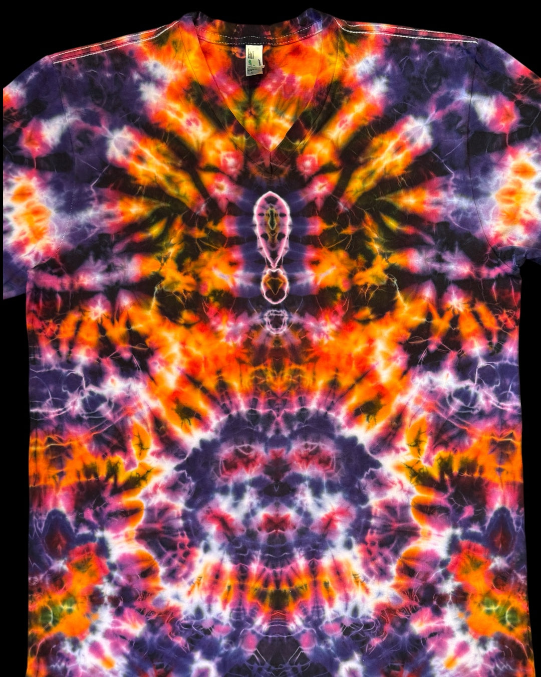 M - trip style vee neck tee