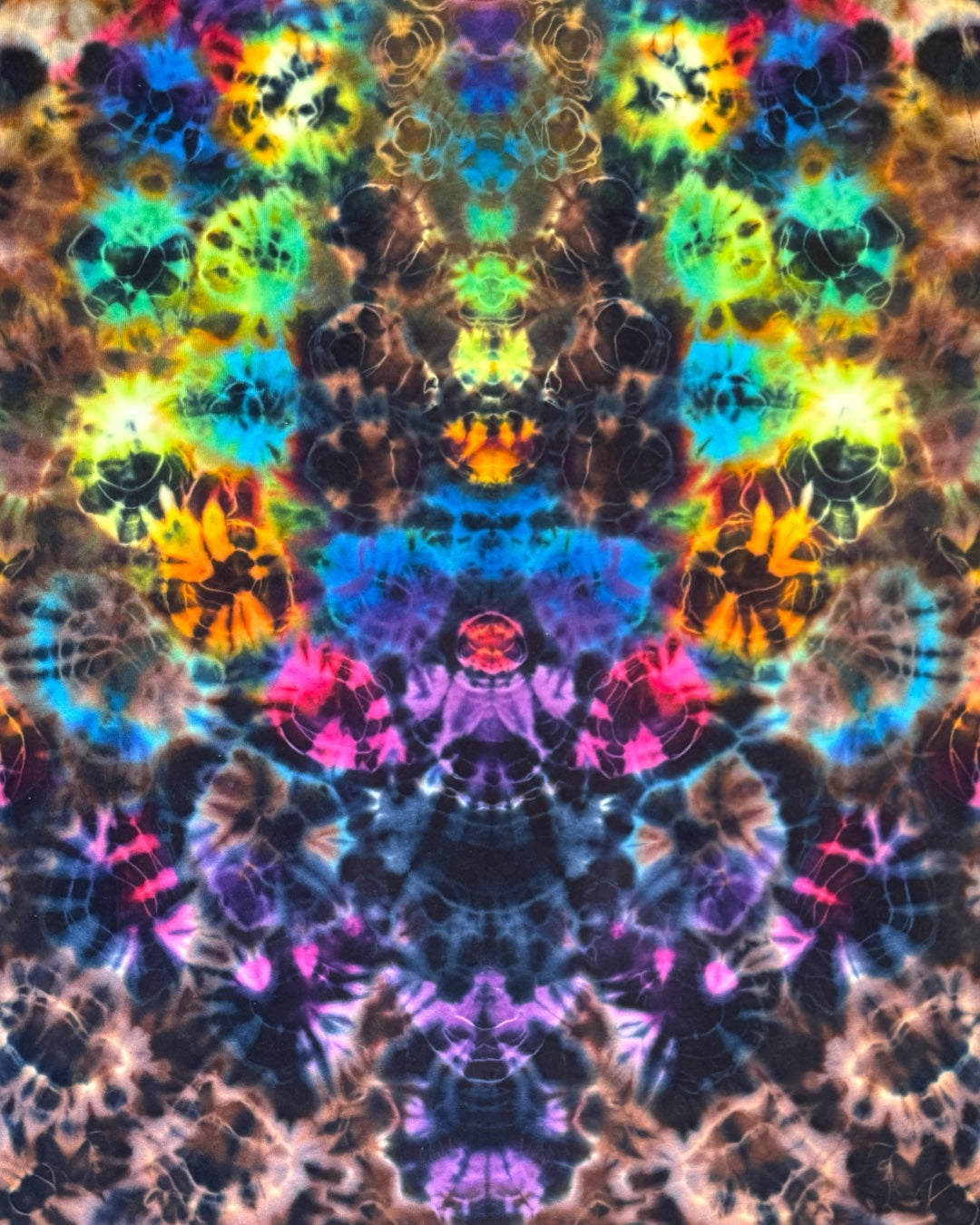 L - chocolate rainbow kenney style tee