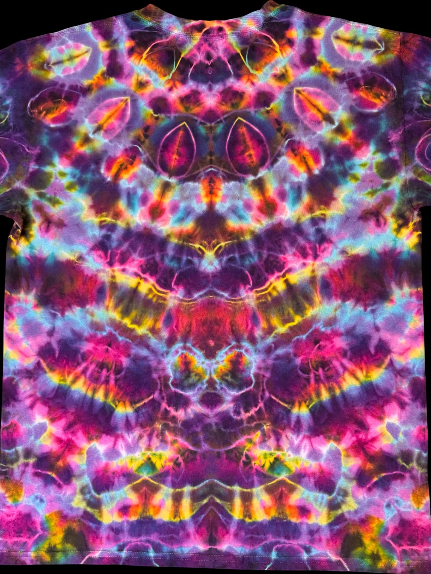 L - liquid mandala trip tee