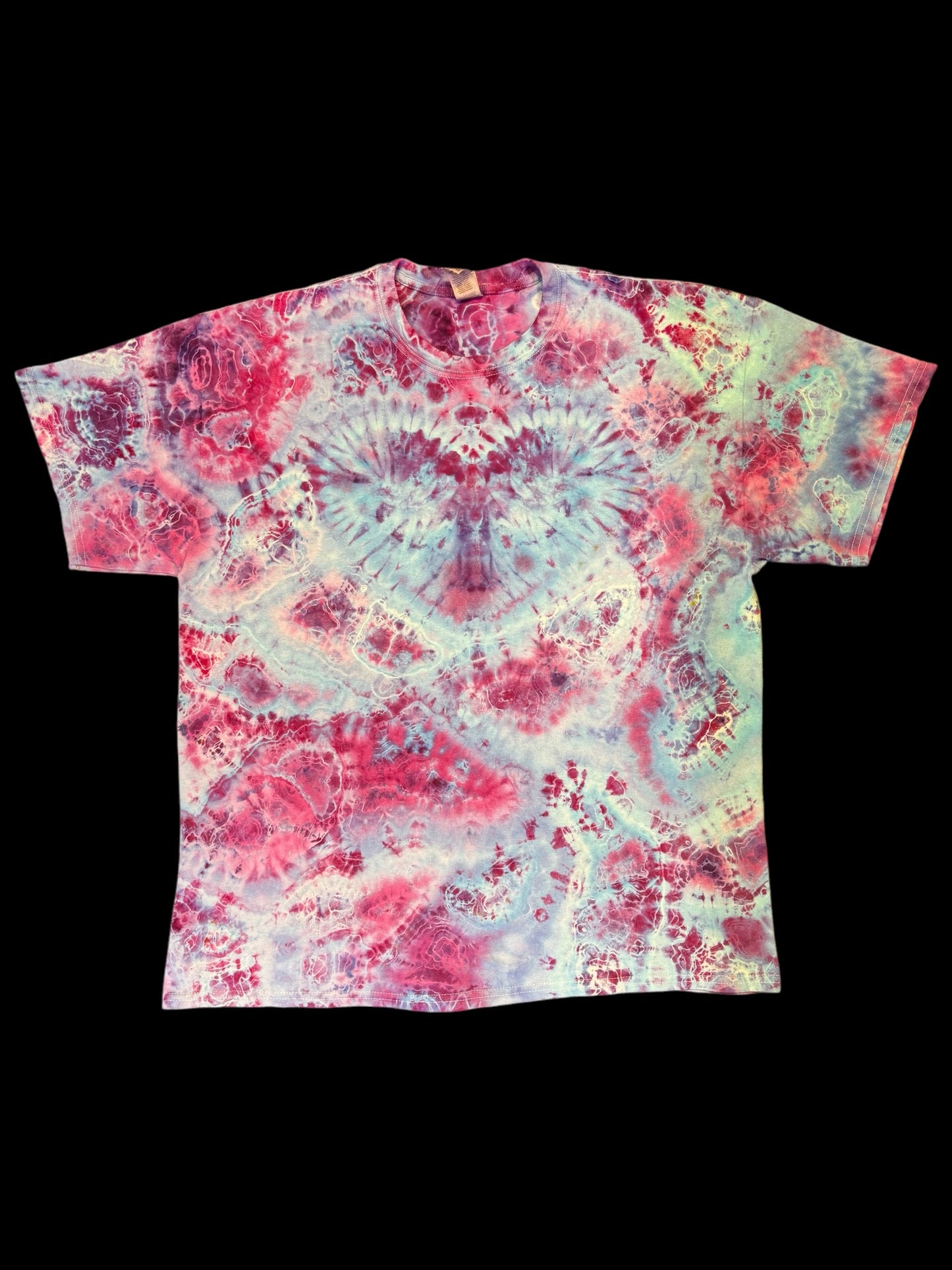 XL - ice dyed heart with micro geodes tee