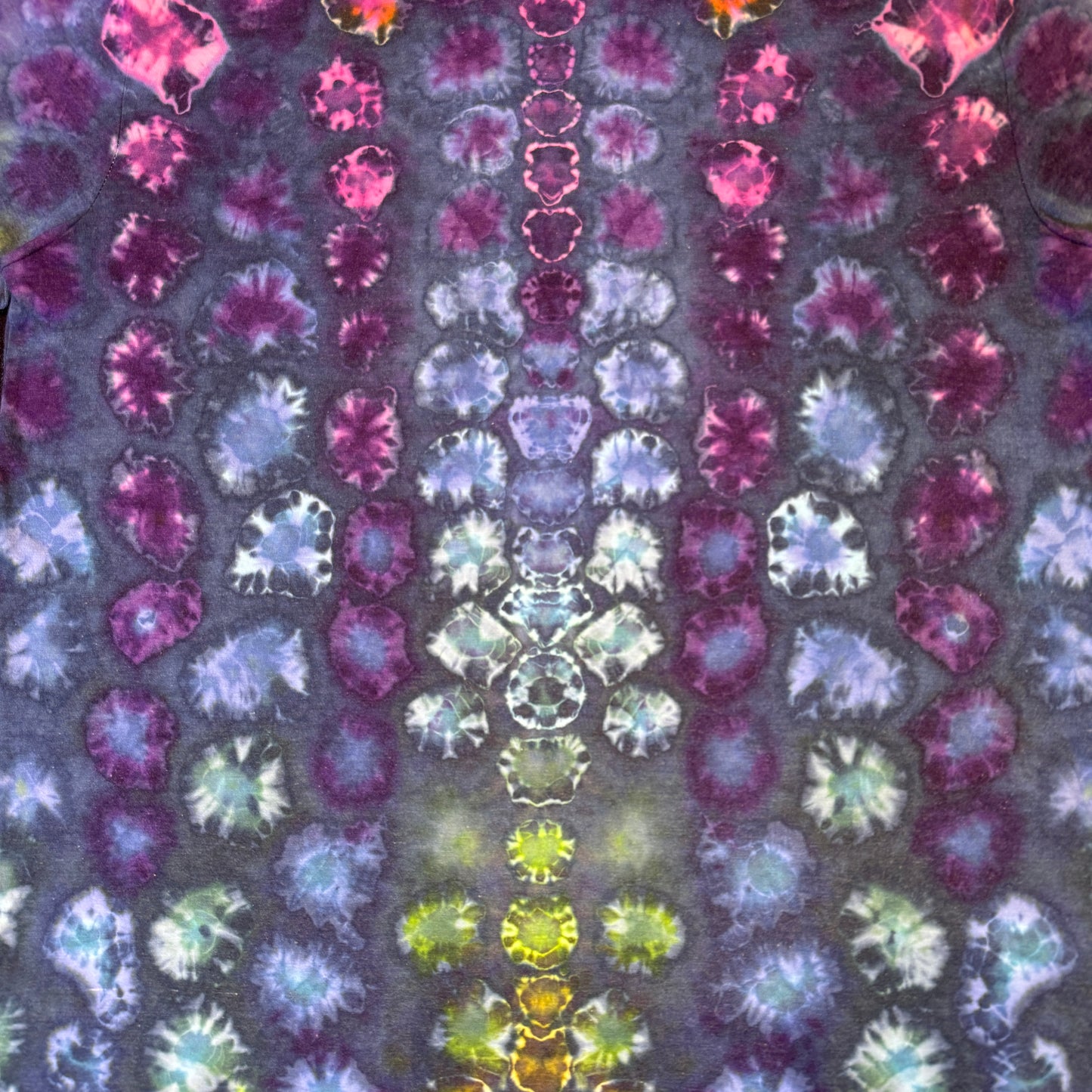 L - kenney style geode tee