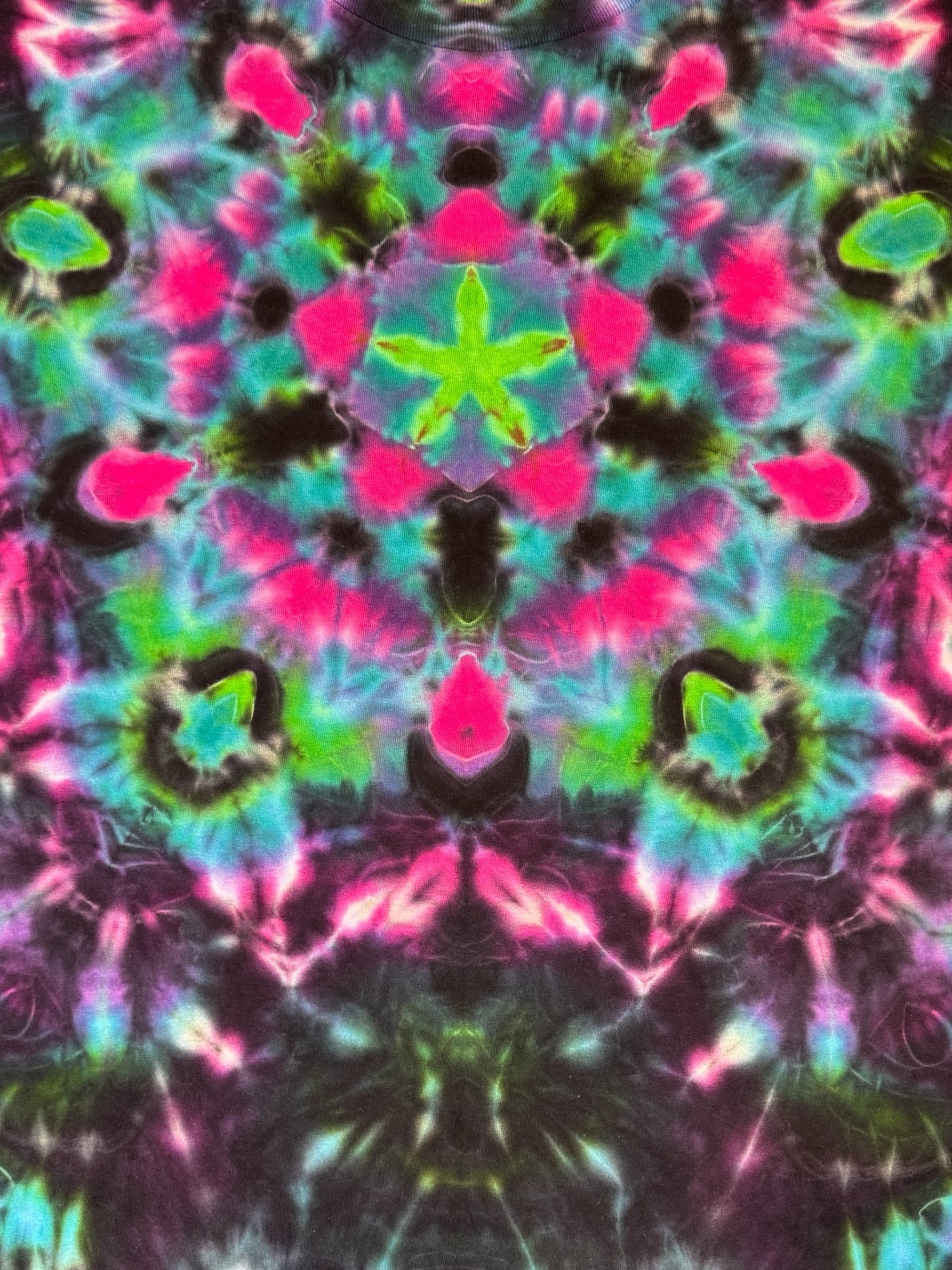 L - five pointer mandala trip combo tee